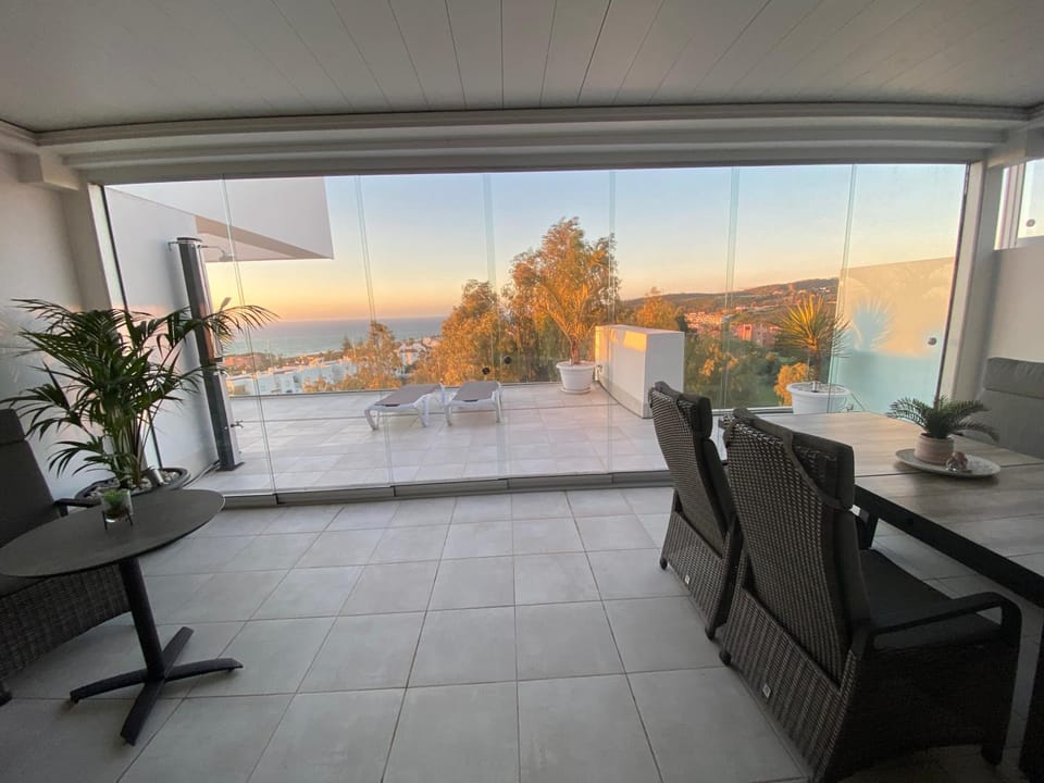 Natural landscape, Balcony/Terrace, Seating area, Dining area, Sea view
