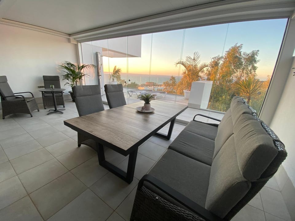 Day, View (from property/room), Balcony/Terrace, Dining area, Sea view