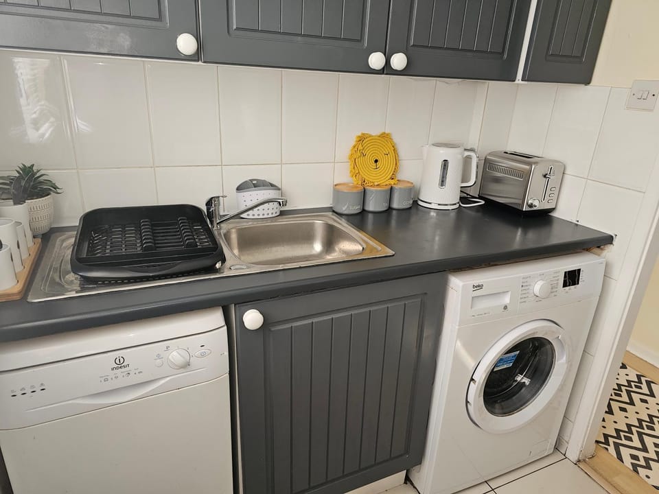 Coffee/tea facilities, Kitchen or kitchenette, minibar, toaster, washing machine