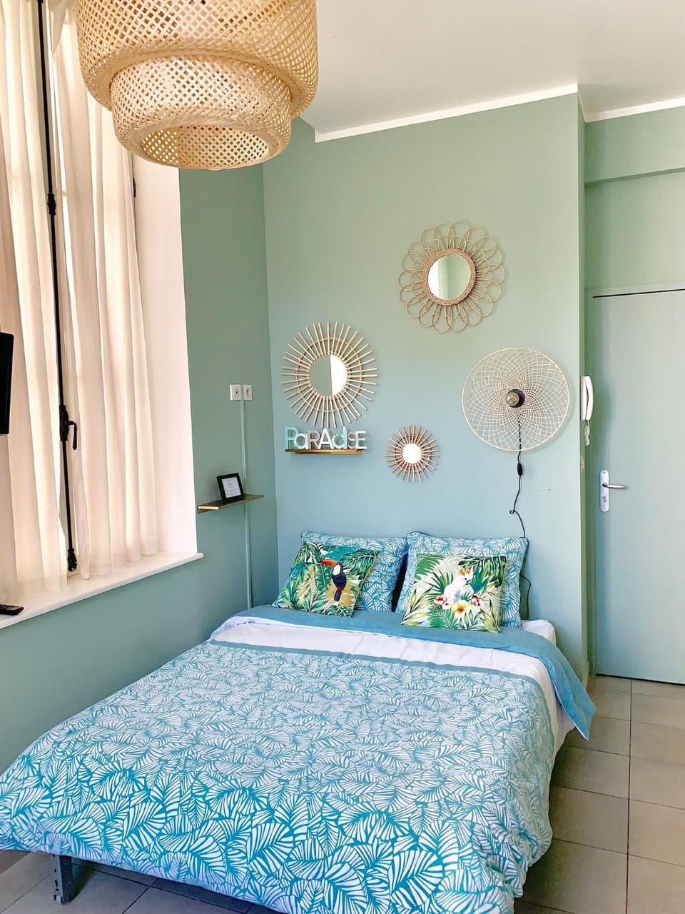 Bed, Photo of the whole room, Decorative detail, Bedroom