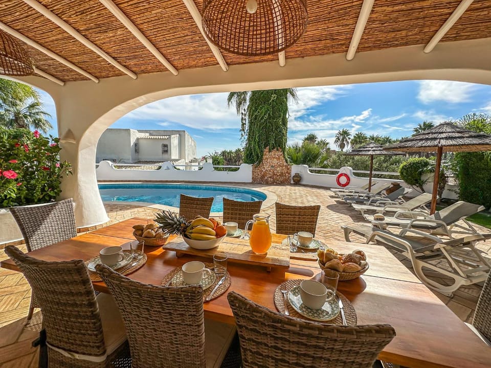 Day, View (from property/room), Balcony/Terrace, Seating area, Dining area, Pool view, Swimming pool, sunbed