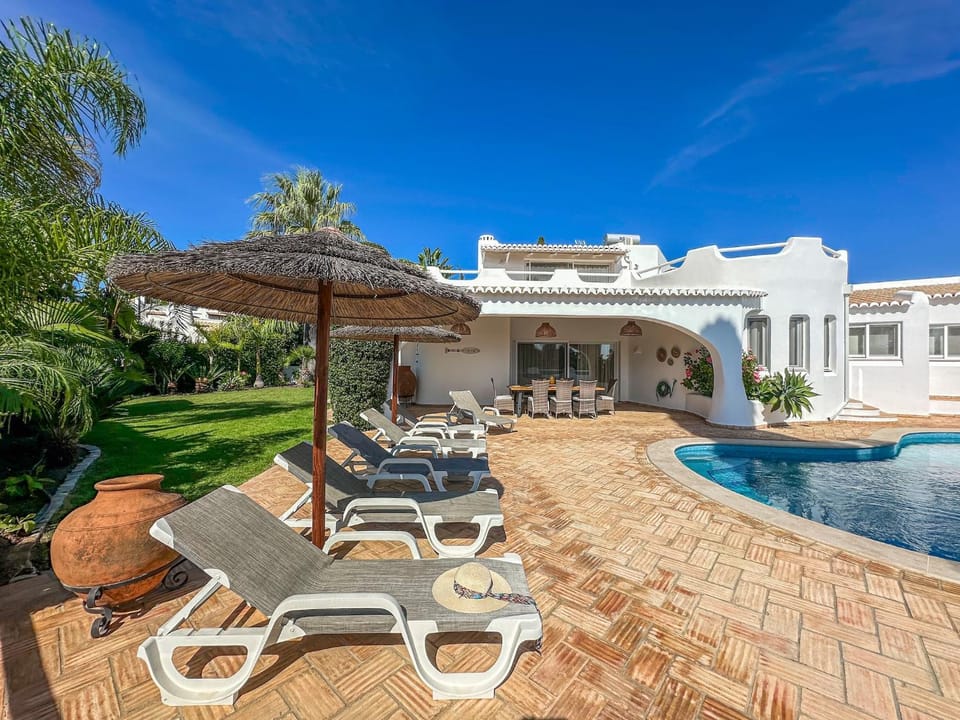 Property building, Patio, Day, Garden, Garden view, Pool view, Swimming pool, sunbed
