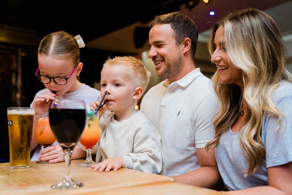 Lounge or bar, Drinks, Family