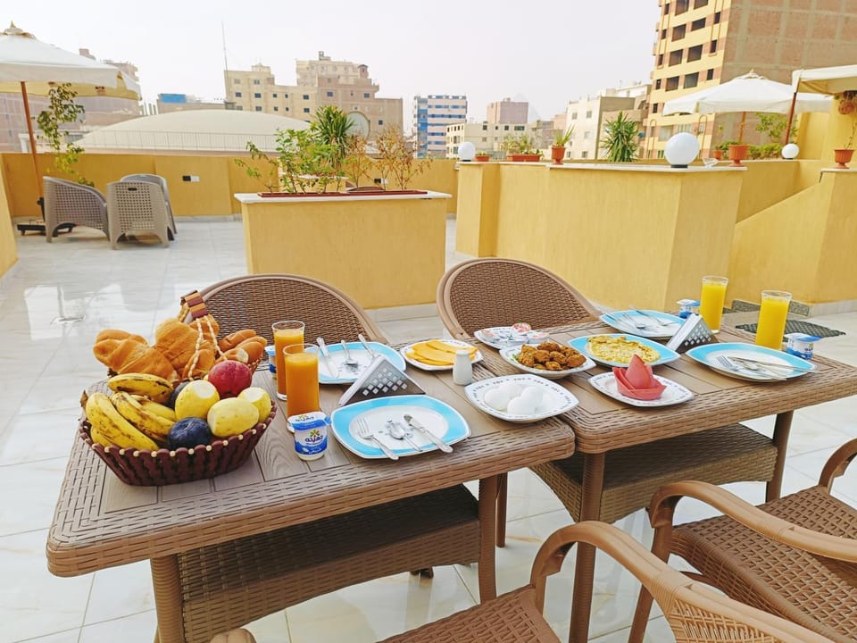 Dining area, Breakfast