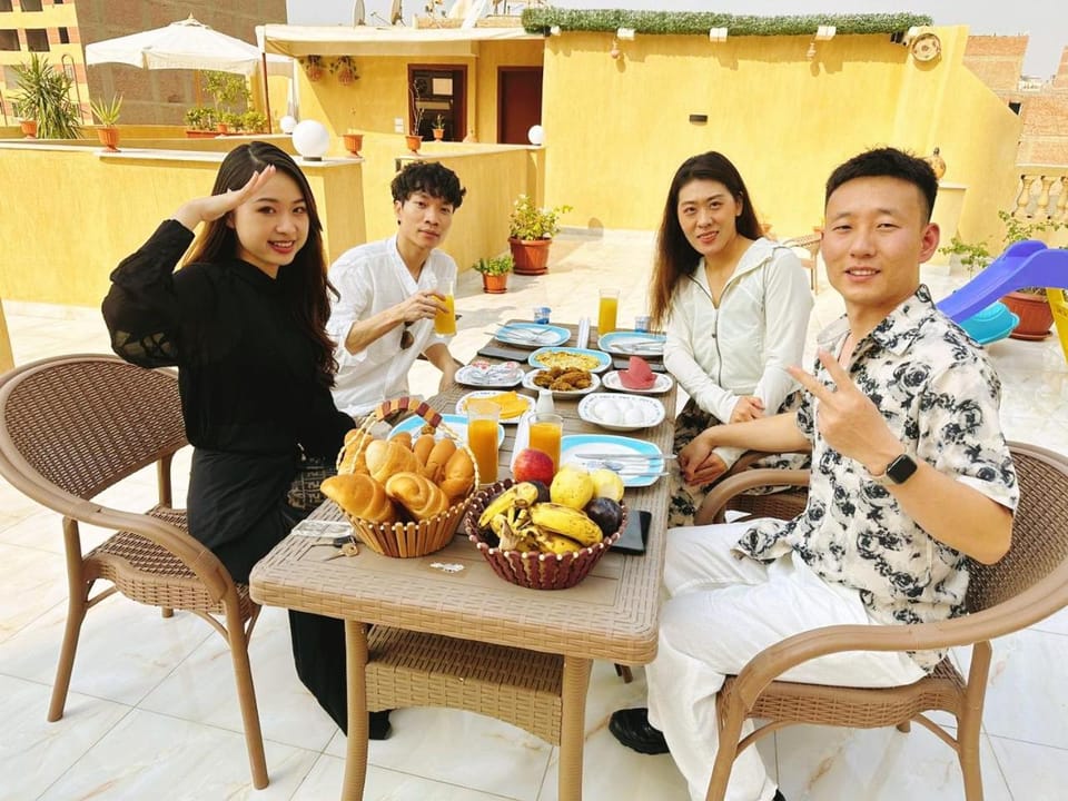 Food and drinks, Continental breakfast, group of guests