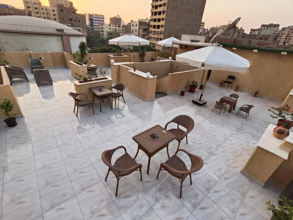 Restaurant/places to eat, Day, Balcony/Terrace, Balcony/Terrace, Seating area