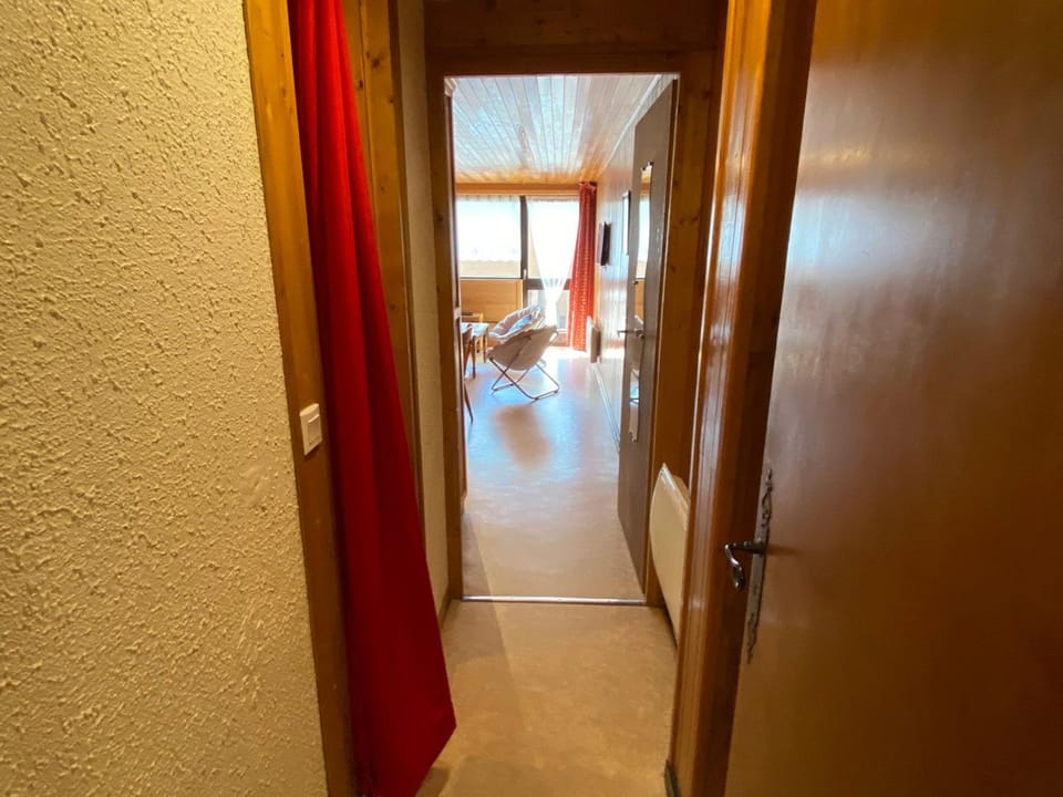 Grand studio central près télécabine, balcon ensoleillé - FR-1-693-102 Cabin in Châtel
