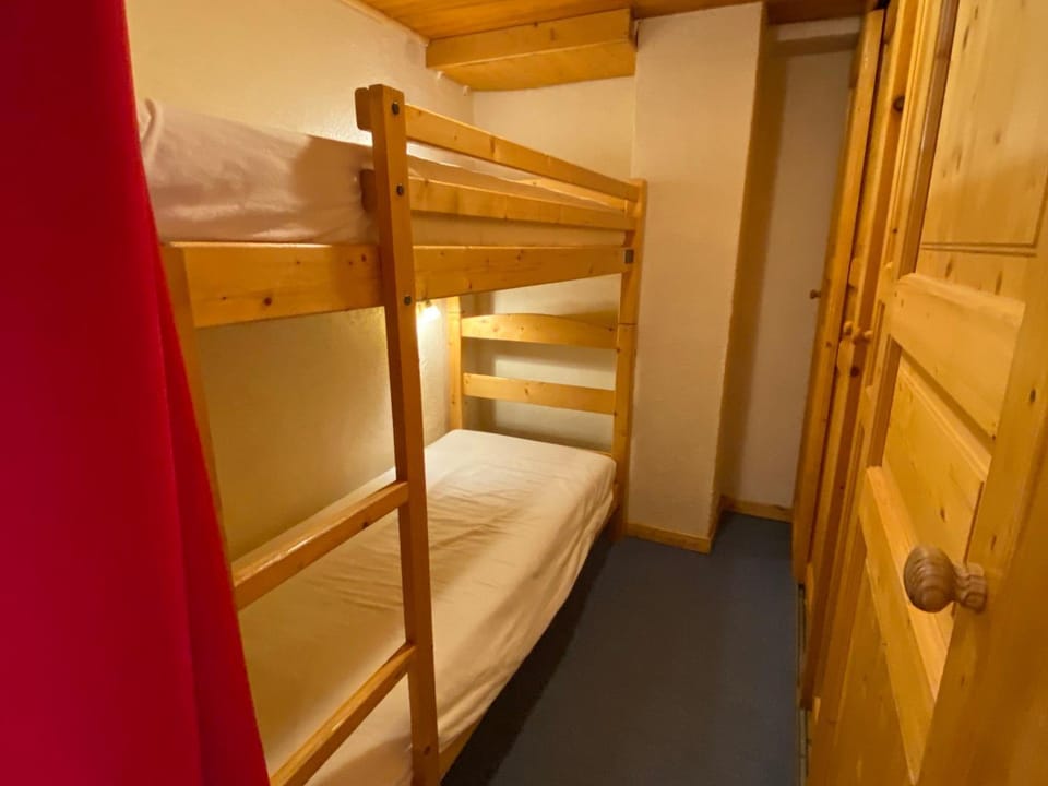 Grand studio central près télécabine, balcon ensoleillé - FR-1-693-102 Cabin in Châtel