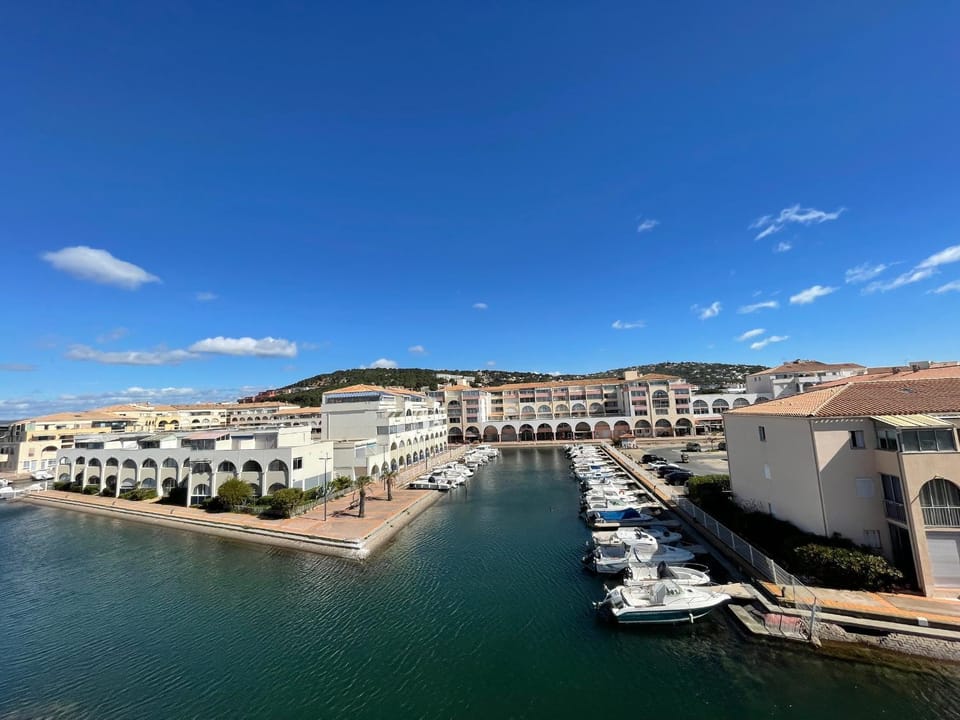 Appartement climatisé pour 6 personnes avec vue sur canal et parking à Sète - FR-1-338-533 Apartment in Occitanie