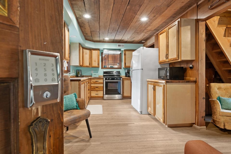 Kitchen or kitchenette, oven, stove