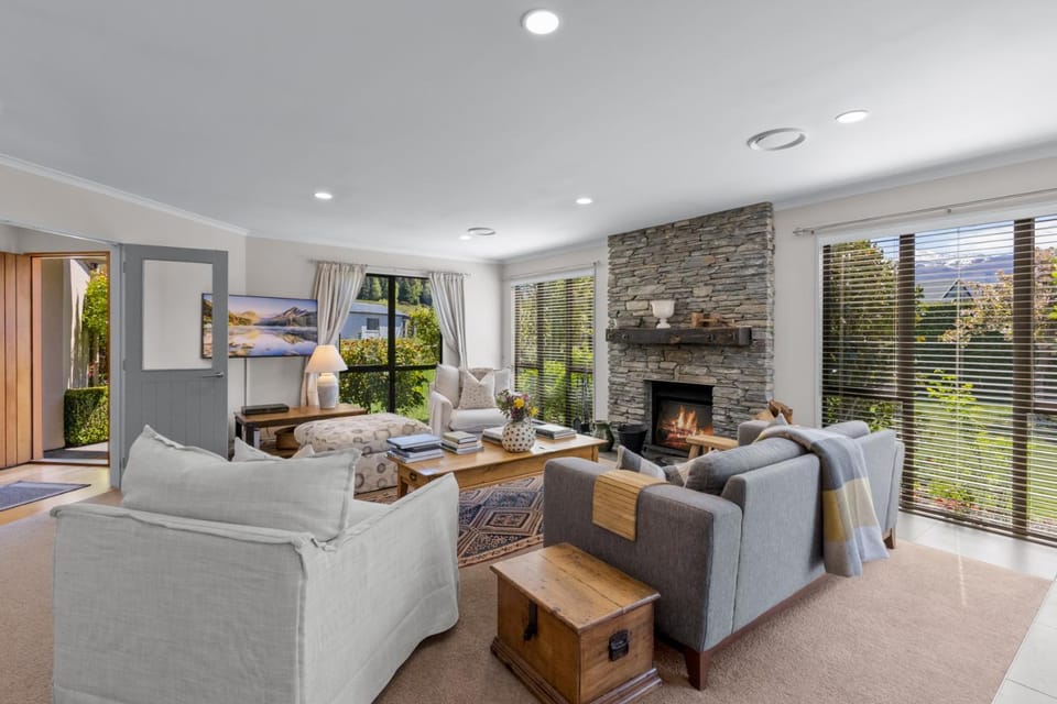 Living room, Garden view, flat iron