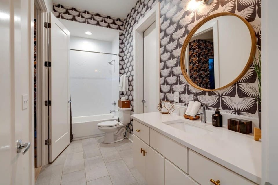 Luxury Townhouse with Rooftop Deck Less than 10 mins to Downtown House in Nashville