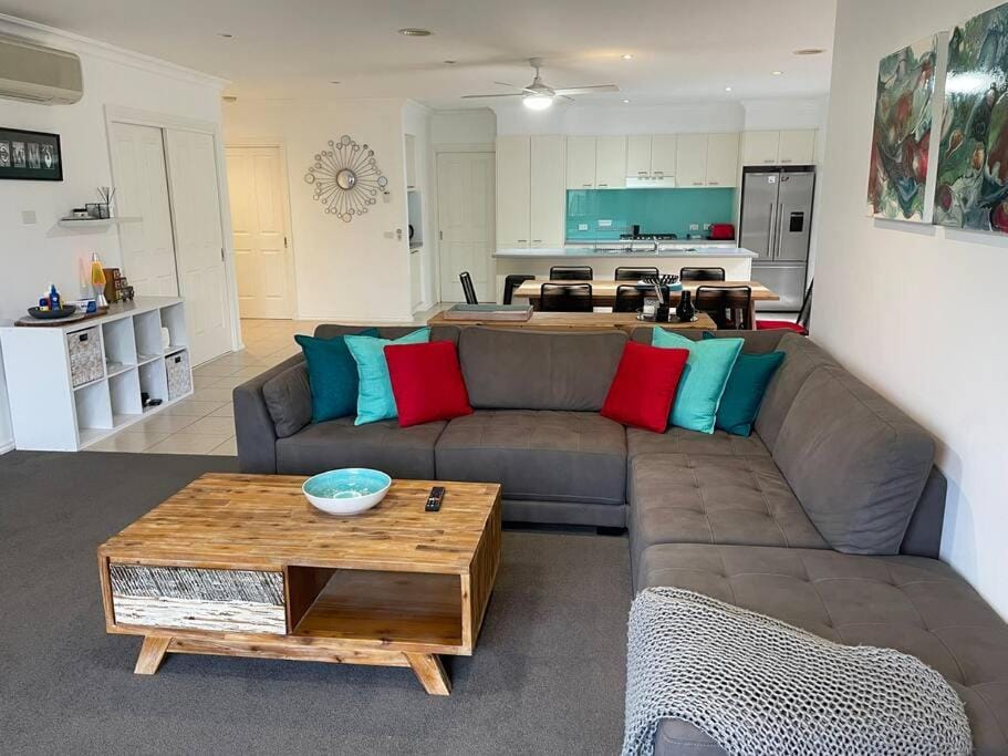 Kitchen or kitchenette, Living room, Dining area, fireplace, air conditioner