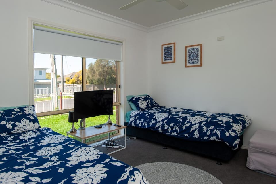 TV and multimedia, Bedroom, fireplace