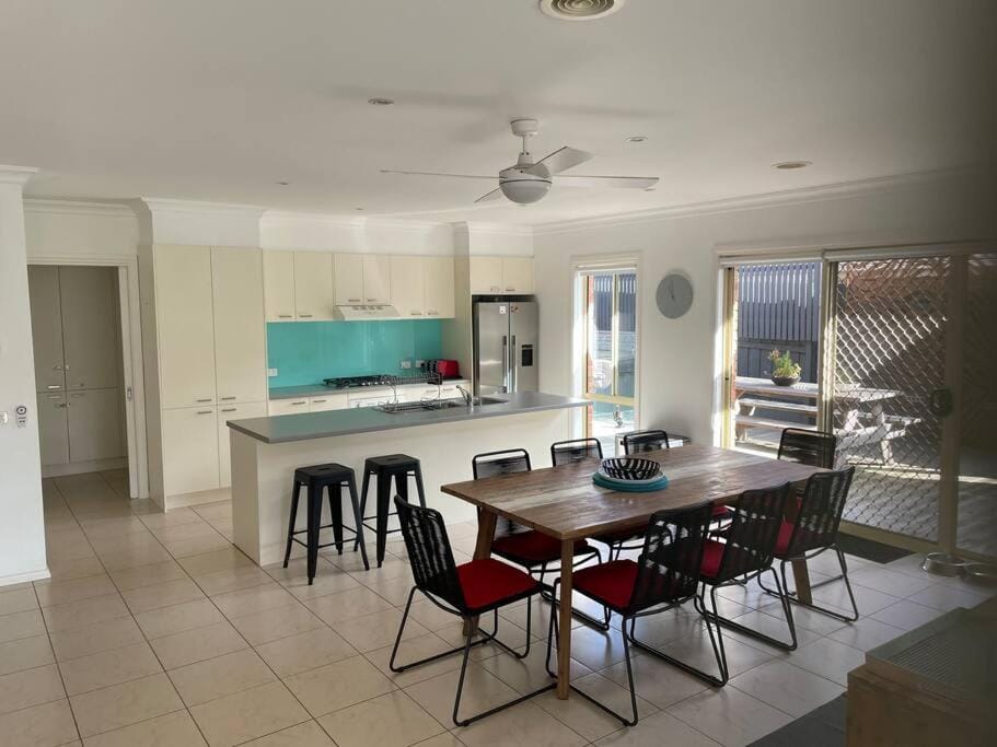 Kitchen or kitchenette, Dining area, pet friendly, stove