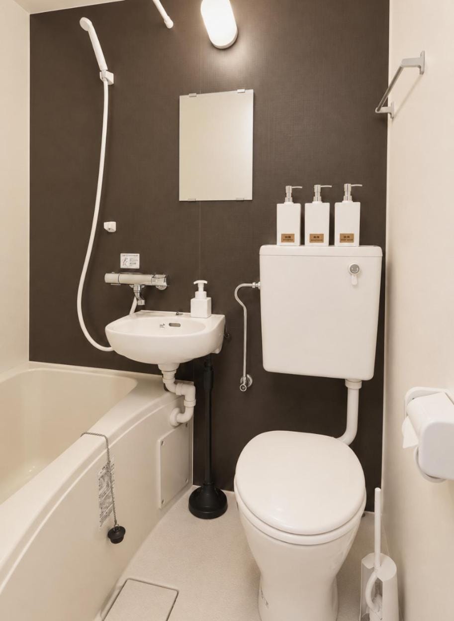 Shower, Toilet, Bathroom, Bath, bidet, towels