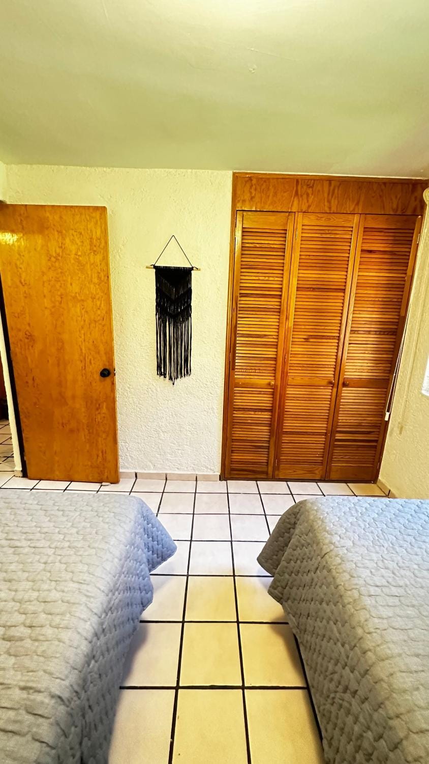 Photo of the whole room, Bedroom, wardrobe