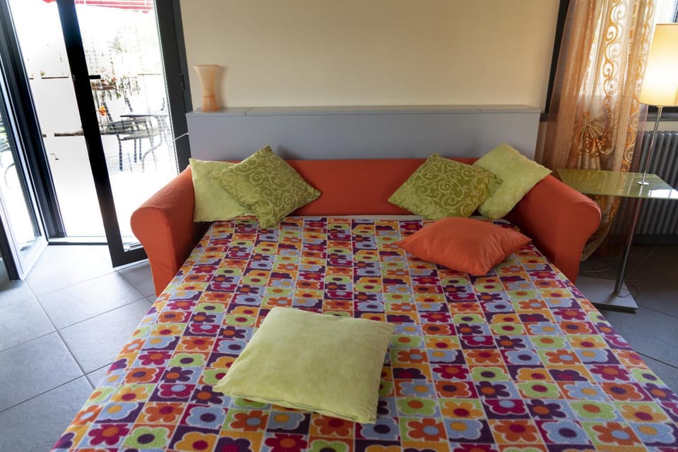 Bed, Living room