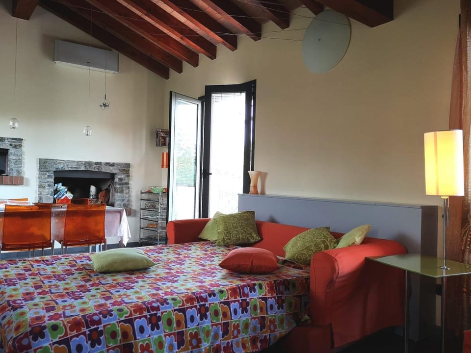 Living room, Photo of the whole room
