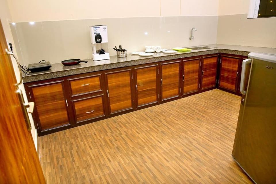 Kitchen or kitchenette, Kitchen or kitchenette, oven