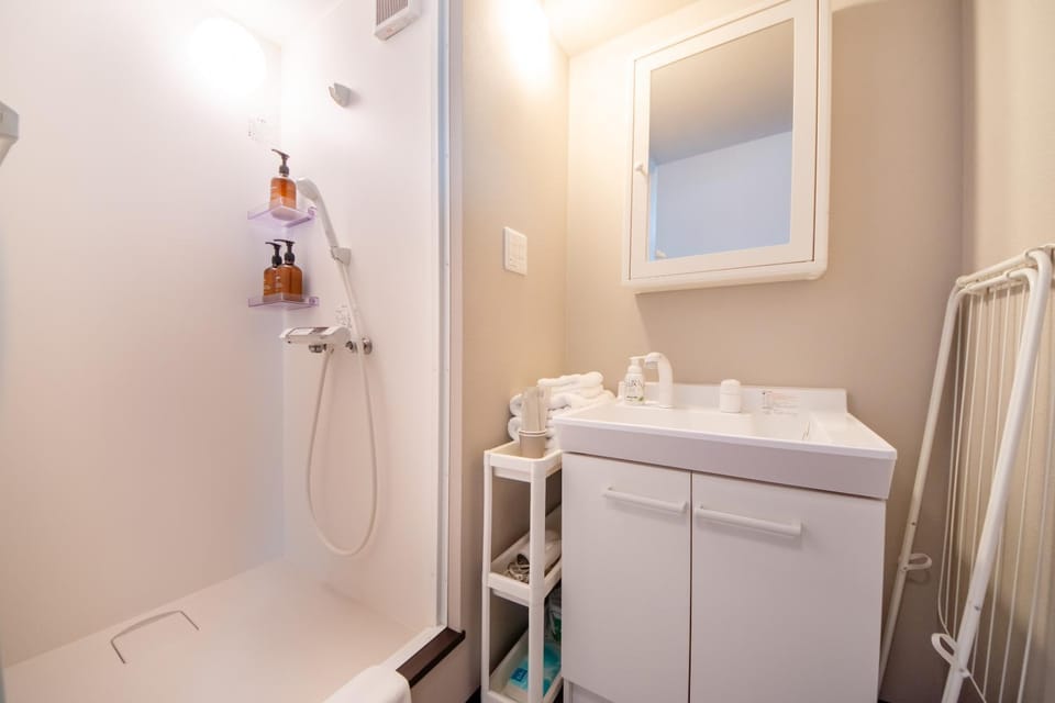 Shower, Bathroom, towels