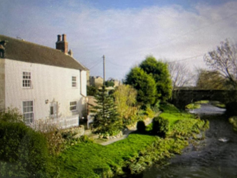Clearwater 17th Century Cottage House in England