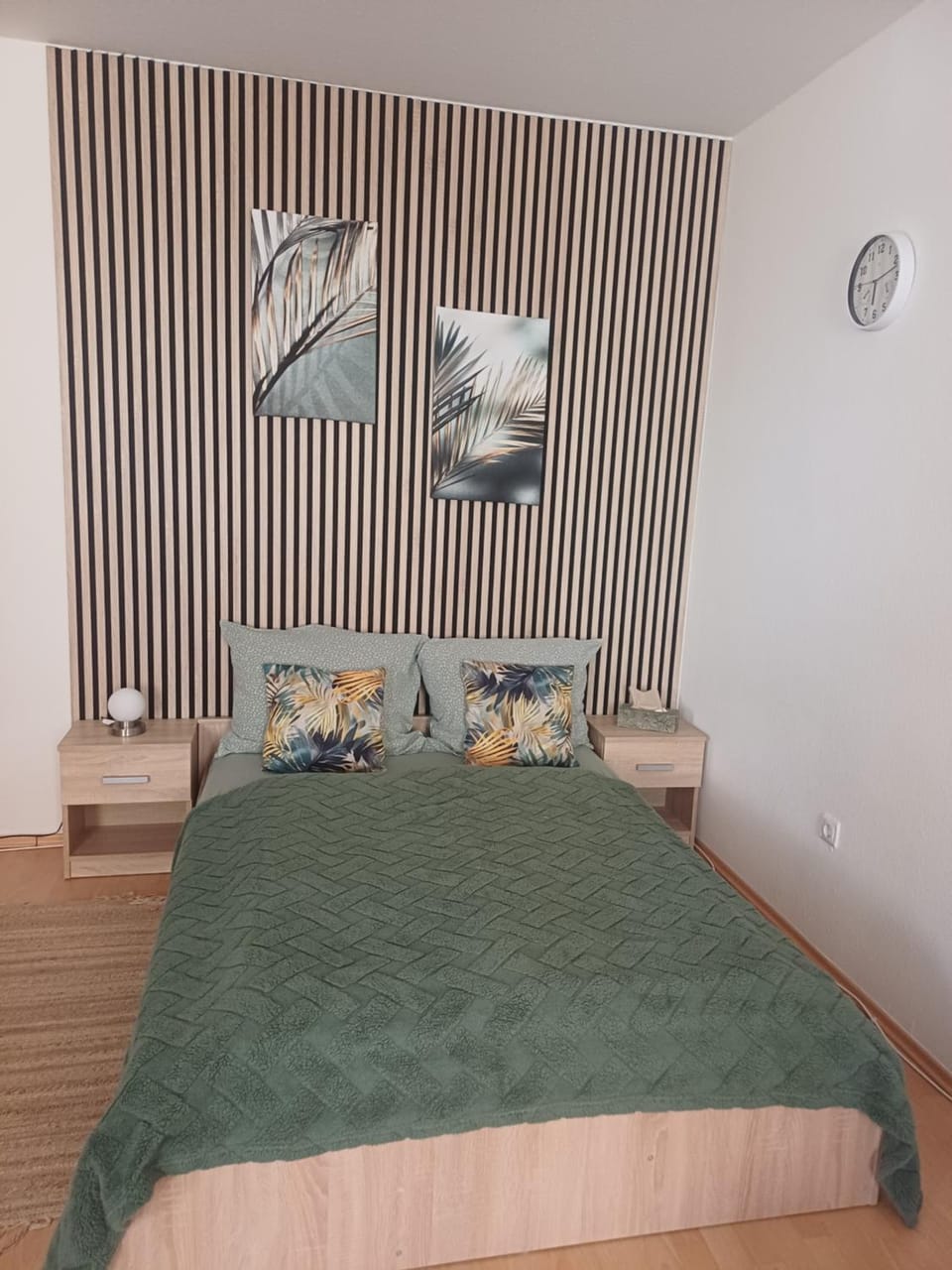 Bed, Photo of the whole room, internet