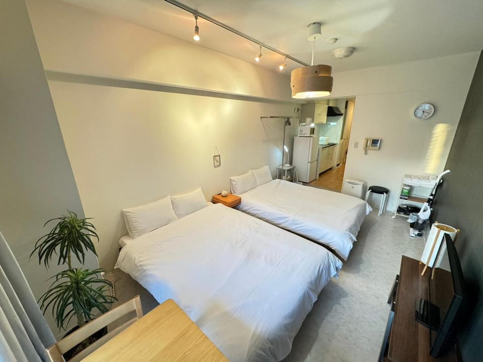 Bed, TV and multimedia, Bedroom