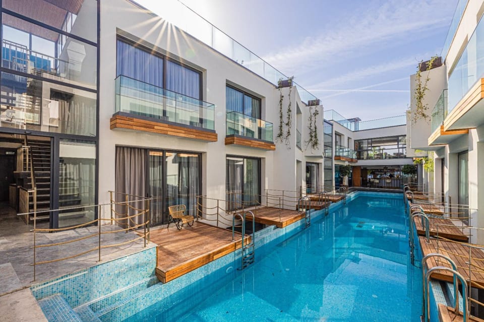 Property building, Pool view