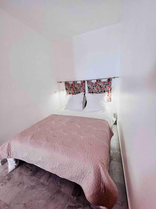L'Eden : Apt 4 Prs, clim, parking,300 m des plages Apartment in Antibes