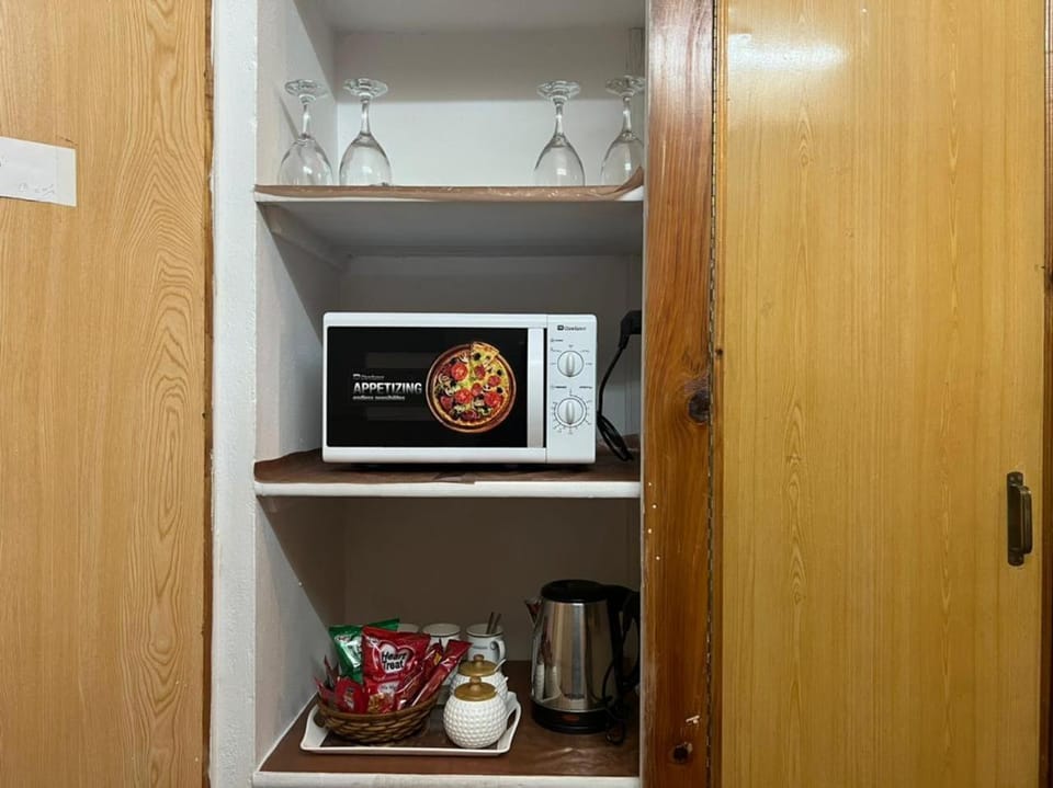 Coffee/tea facilities, minibar, oven, toaster