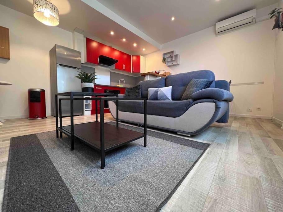 Le Red Light : Apt 4 Prs, Clim, 300m des plages Apartment in Antibes