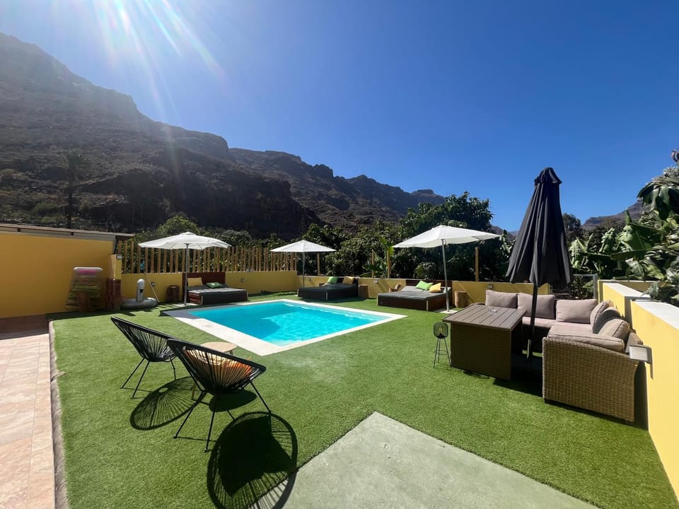 Natural landscape, Mountain view, Pool view, Swimming pool, sunbed