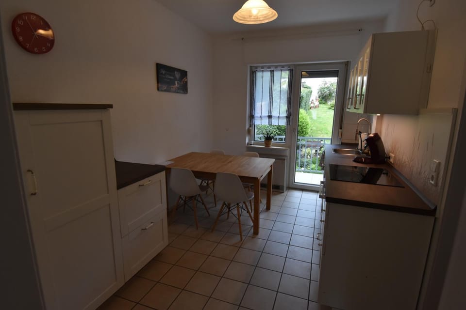 Kitchen or kitchenette, Dining area, minibar, pet friendly, stove