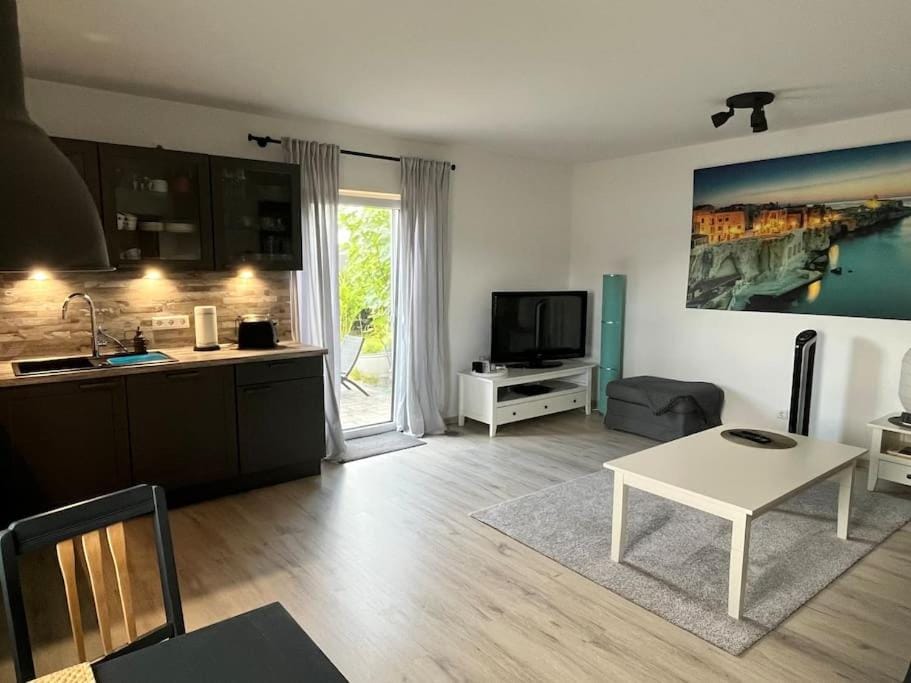 TV and multimedia, Kitchen or kitchenette, Living room, Seating area