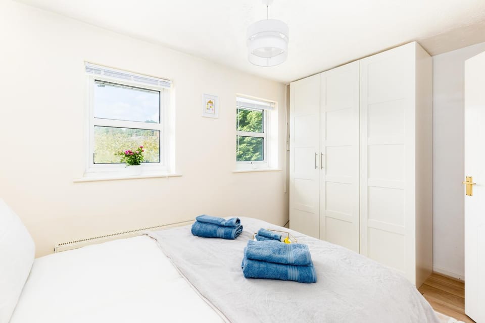 Bed, Photo of the whole room, Bedroom, wardrobe