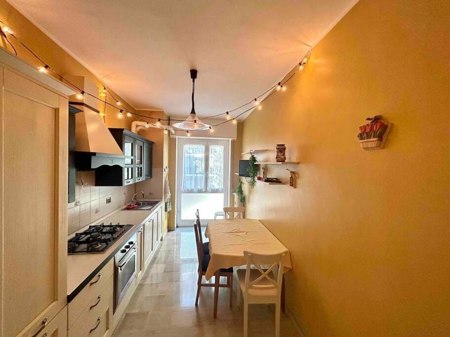[Cathedral/Church in 15 min]•Jacuzzi + Wi-Fi+ A/C Apartment in Milan