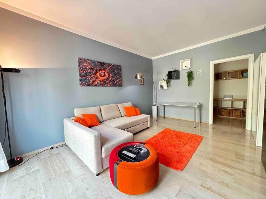 [Cathedral/Church in 15 min]•Jacuzzi + Wi-Fi+ A/C Apartment in Milan