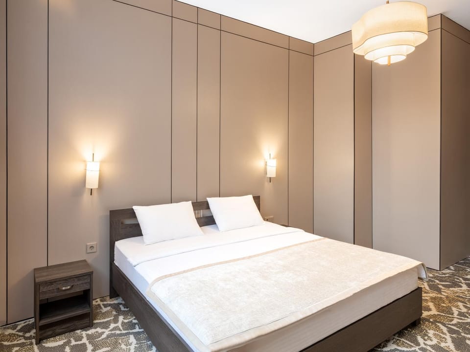 Bed, Photo of the whole room, Bedroom
