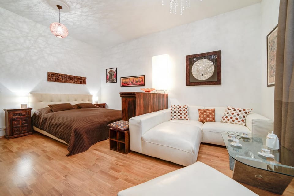 Bed, Seating area, Bedroom