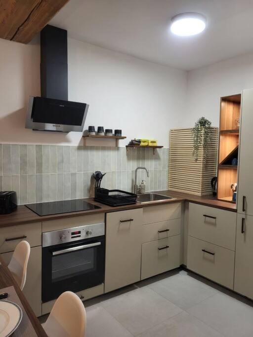 Coffee/tea facilities, dishwasher, pet friendly, stove, toaster