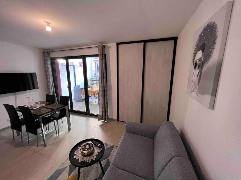 Le Cosy Corner : Apt 2 pers de standing + Terrasse Apartment in Antibes