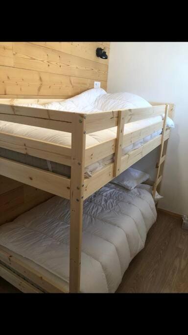 Bedroom, bunk bed
