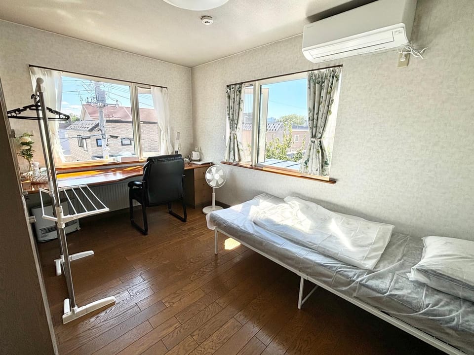 Bed, Bedroom, air conditioner