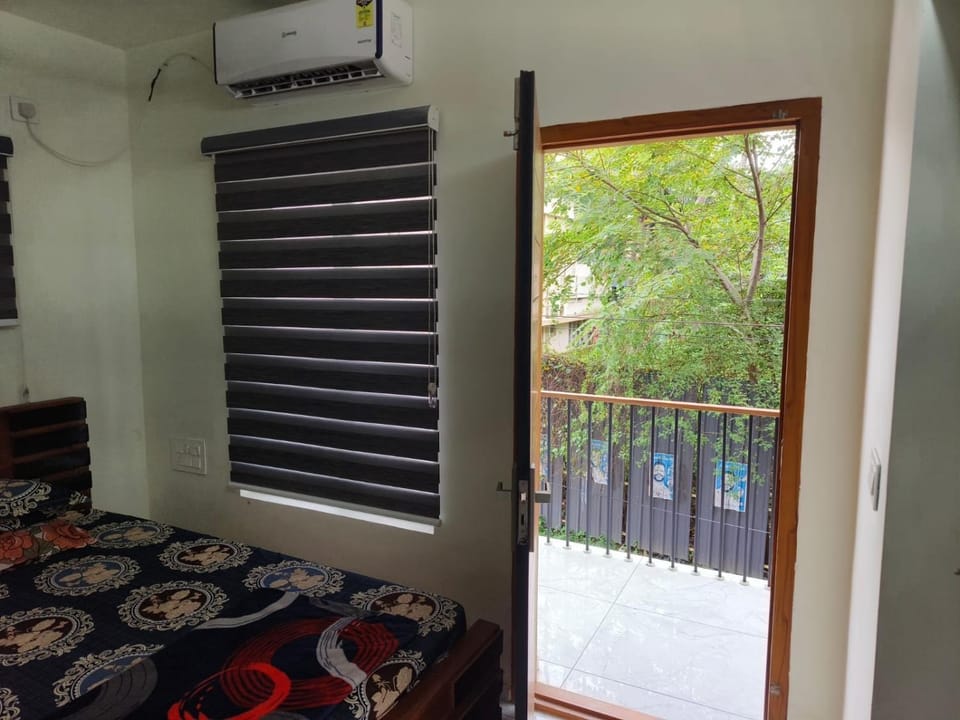Bed, Bedroom, air conditioner