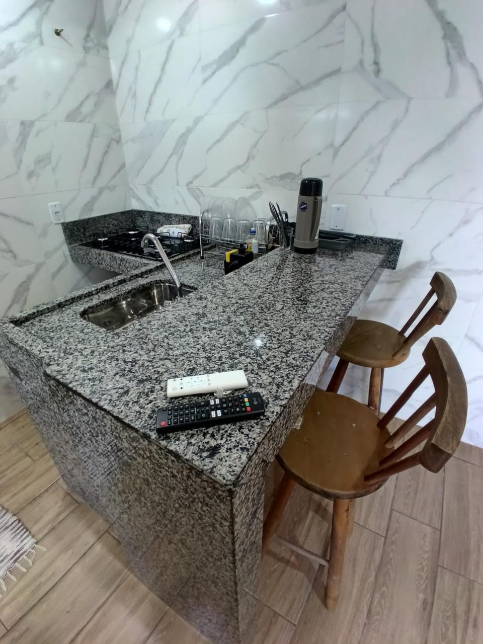 Kitchen or kitchenette, Dining area, stove