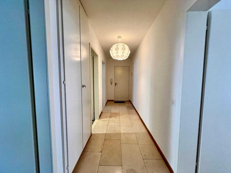 Facade/entrance, wardrobe