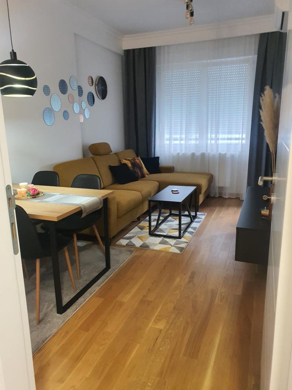 Living room, Seating area, Dining area