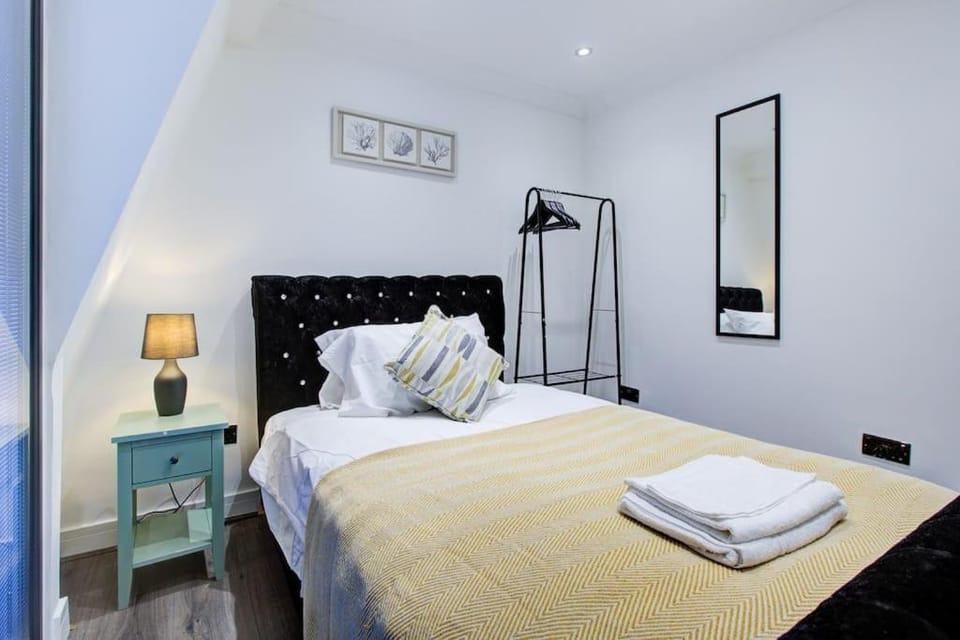 Luxurious House Leyton sleep7+garden next to Stratford Apartment in London
