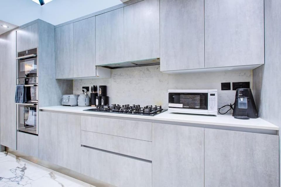 Luxurious House Leyton sleep7+garden next to Stratford Apartment in London